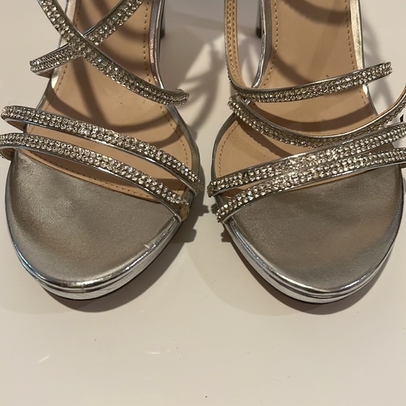 L Miller silver pump - Picture 7 of 16